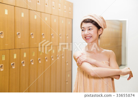 更衣室溫泉沐浴休息的女人 33655874