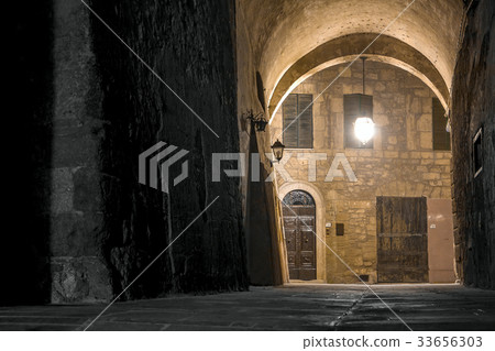 Night Arch in the Old Italian Town Night Arch in the Old Italian Town 33656303
