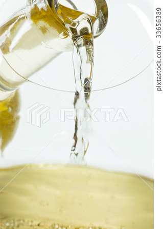 The white wine jet The white wine jet 33656389