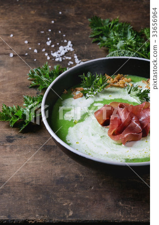 Vegetarian broccoli soup Vegetarian broccoli soup 33656964