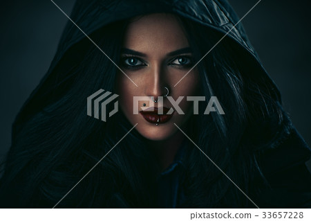 Young woman portrait 33657228