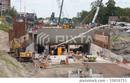 The contruction of aquaduct 33658751