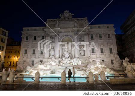 Trevi fountain, Rome Trevi fountain, Rome 33658926