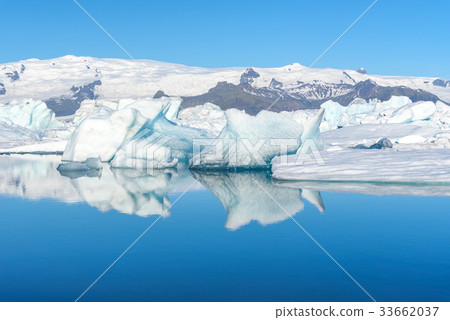 view of icebergs in glacier lagoon, Iceland view of icebergs in glacier lagoon, Iceland 33662037