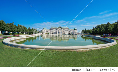 Beautiful view of famous Schloss Belvedere Beautiful view of famous Schloss Belvedere 33662170