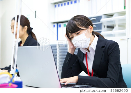 抓住了冷的OL商人Salaryman辦公室圖像企業圖像的女性僱員 抓住了冷的OL商人Salaryman辦公室圖像企業圖像的女性僱員 33662690