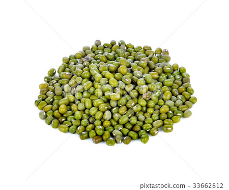 Mung beans isolated on white background 33662812