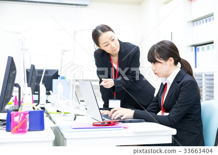 女性僱員OL新人教育商人薪金人計算機辦公室圖像企業圖像 女性僱員OL新人教育商人薪金人計算機辦公室圖像企業圖像 33663404