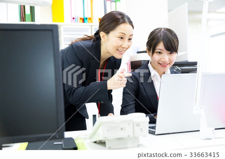 女性僱員OL新人教育商人薪金人計算機辦公室圖像企業圖像 33663415