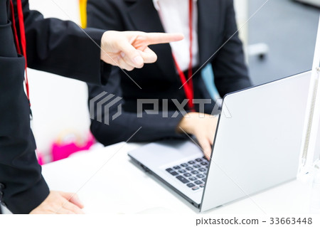 Hand parts Female employee OL newcomer education business man computer office image business image 33663448