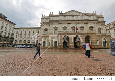 Facade of the La Scala theater, Milan, Italy Facade of the La Scala theater, Milan, Italy 33664091