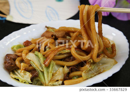 stir-fried udon  33667829