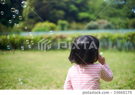 肥皂泡和孩子們 肥皂泡和孩子們 33668179