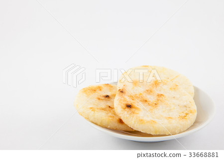 Roasted traditional Colombian white corn arepa Roasted traditional Colombian white corn arepa 33668881