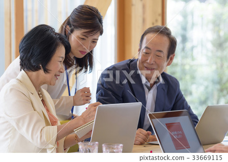 Senior-Computer class Senior-Computer class 33669115