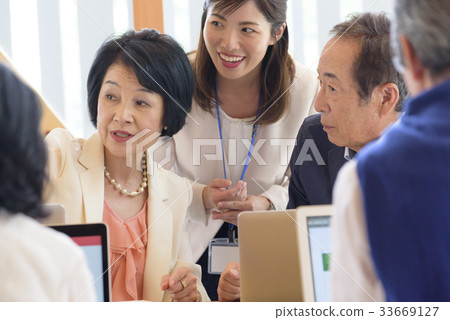 Senior-Computer class 33669127