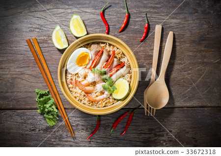 Thai spicy instant noodle 33672318