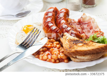 Full English breakfast 33672375