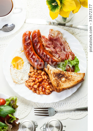 Full English breakfast 33672377