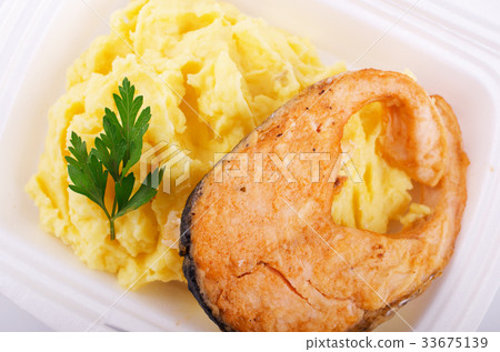 Fried fish with mashed potatoes Fried fish with mashed potatoes 33675139