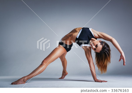 Sports woman stretching 33676163