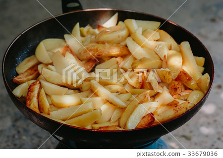 Fried potatoes in a frying pan 33679036