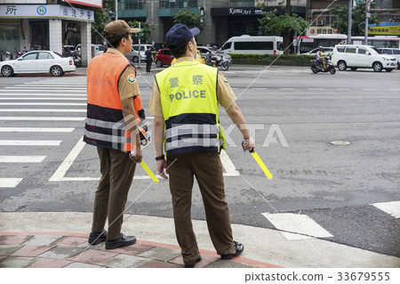 台北 街頭 警察 交通 指揮 戶外 馬路 替代役 33679555