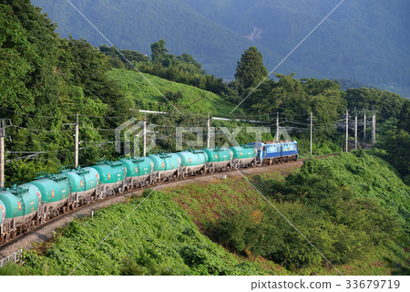 行駛在新野井線上的EH200型油罐貨運列車 33679719