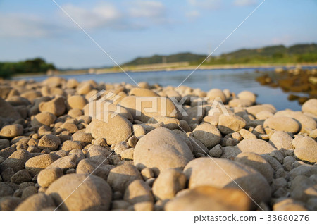 河邊鵝卵石 33680276