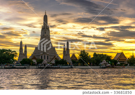 Wat Arun Temple in bangkok thailand at sunset . 33681850