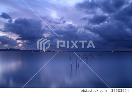 Flowing cloud Flowing cloud 33683964