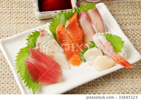 Assorted sashimi Assorted sashimi 33685523