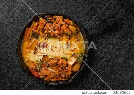 韓國料理Takkarubi Dak galbi(韓式雞肉烤菜) 韓國料理Takkarubi Dak galbi(韓式雞肉烤菜) 33685662