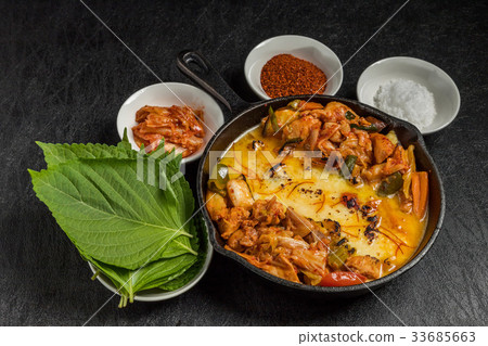Korean food Takkarubi Dak galbi (Korean chicken grilled dish) Korean food Takkarubi Dak galbi (Korean chicken grilled dish) 33685663