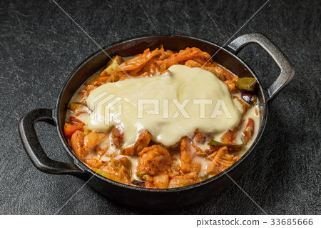 Korean food Takkarubi Dak galbi (Korean chicken grilled dish) 33685666