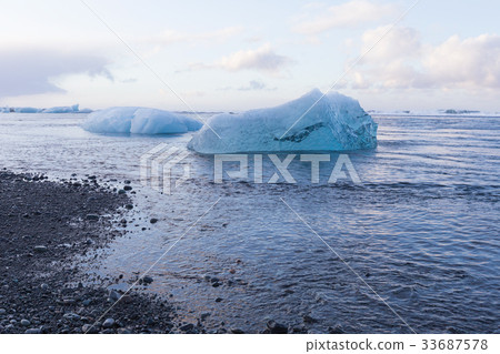 Natural ice breaking from glacier  33687578