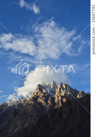 Pakistan's Pas-village Cathedral peak and clouds 33687785