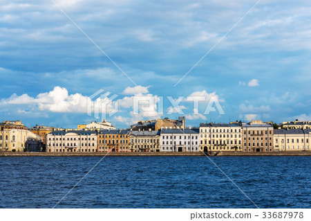 Old buildings on the embankment of the Neva 33687978