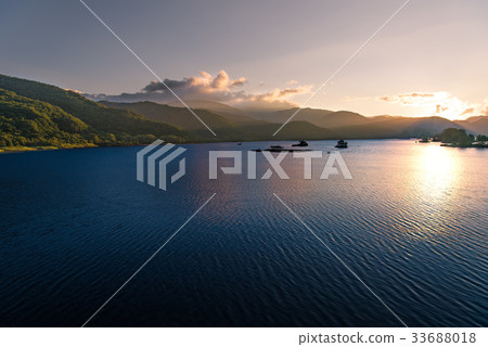 秋元湖湖日出 33688018