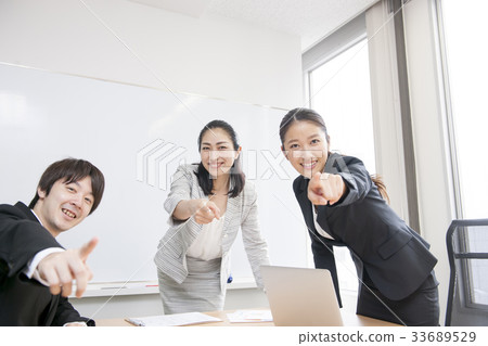 Business scene meeting meeting 33689529
