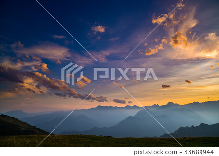 Colorful sunlight on the majestic mountain peaks 33689944