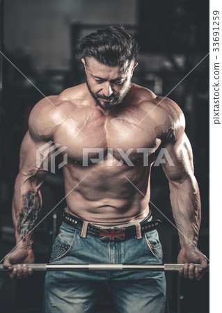 Handsome athletic man on diet training muscles 33691259