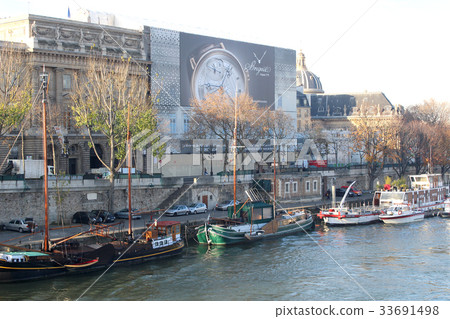 Side of the Seine 33691498