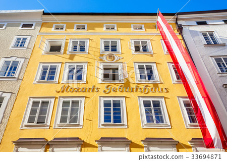 Mozarts birthplace geburtshaus, Salzburg 33694871