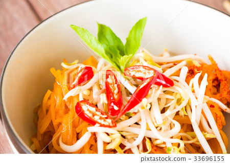 Thai style noodles, Pad-Thai 33696155