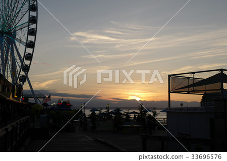 Sunset in the Seattle Bay area Sunset in the Seattle Bay area 33696576