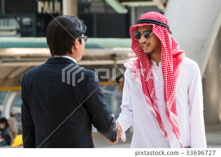 Arabic businessmen hand shaking, overseas business 33696727