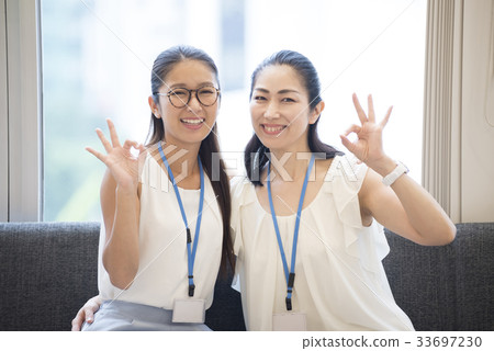 Business boss and subordinate female manager Business boss and subordinate female manager 33697230