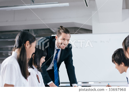 Junior and senior high school students and foreign teachers Junior and senior high school students and foreign teachers 33697968