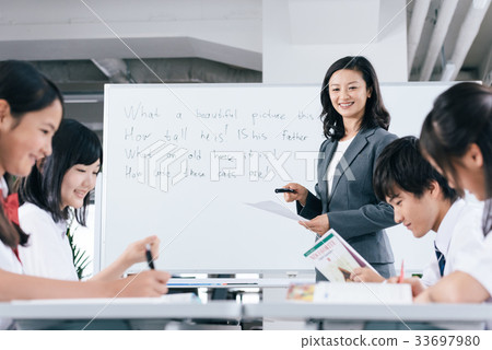 初中生和女老師 初中生和女老師 33697980